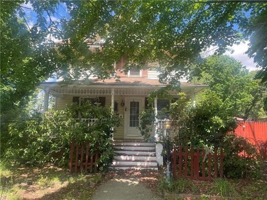 ATTENTION PROJECT SEEKERS! 139 OVERBROOK AVENUE IS READY FOR ITS - photo 1