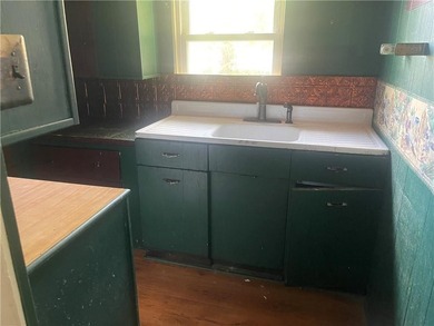 ATTENTION PROJECT SEEKERS! 139 OVERBROOK AVENUE IS READY FOR ITS - photo 5