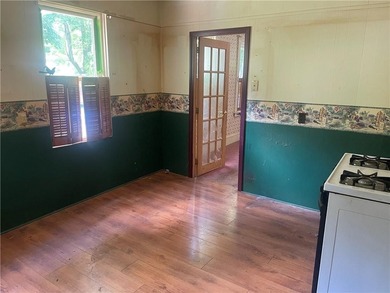 ATTENTION PROJECT SEEKERS! 139 OVERBROOK AVENUE IS READY FOR ITS - photo 7