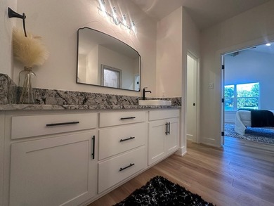 This stunning home is the perfect blend of style and - photo 12