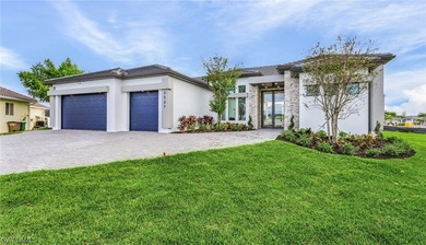 This luxury model home provides over 2,600 SQFT of living space - photo 3