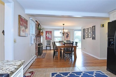 Stunning Colonial in Desirable Briggs Farm - Minutes from the - photo 2