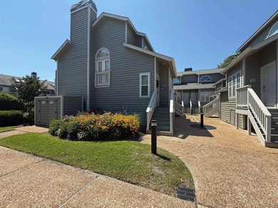 Updated townhome with new grey weathered-looking LVP flooring - photo 1