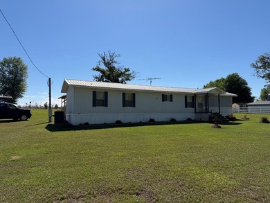 This 2 bedroom , 2 full bath home has so much to offer! Property - photo 1