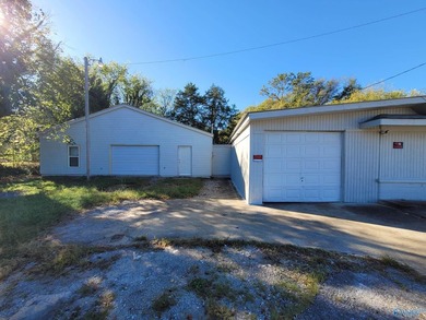 This 5,500 sq ft property offers excellent visibility with a - photo 24