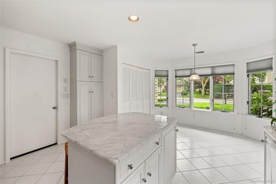 Welcome to this sought after first floor primary en suite - photo 5