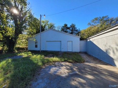 This 5,500 sq ft property offers excellent visibility with a - photo 25