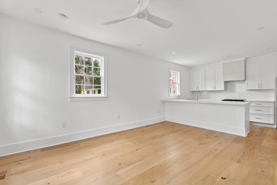 2 Henrietta Street is a beautifully preserved and recently - photo 6
