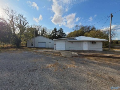 This 5,500 sq ft property offers excellent visibility with a - photo 26