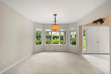 Welcome to this sought after first floor primary en suite - photo 9