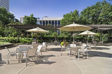 Welcome to your oasis in the heart of Minneapolis right off the - photo 29
