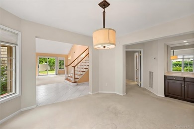 Welcome to this sought after first floor primary en suite - photo 10