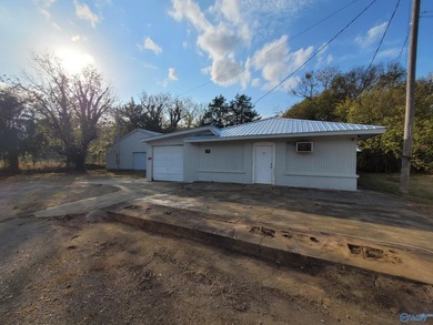 This 5,500 sq ft property offers excellent visibility with a - photo 31