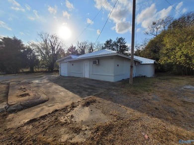 This 5,500 sq ft property offers excellent visibility with a - photo 32