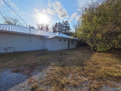 This 5,500 sq ft property offers excellent visibility with a - photo 33