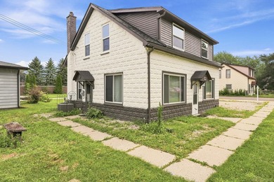 Nestled in the serene Anchor Bay Harbor neighborhood, this - photo 1