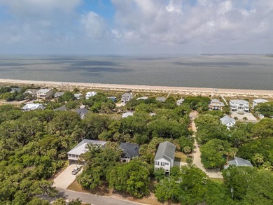 Spacious 2-story Charleston Style home on a prime corner lot - photo 4