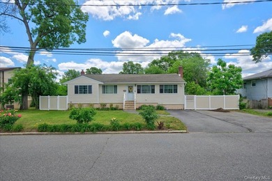 Welcome to this beautifully maintained 3-bedroom, 2-full-bath - photo 2