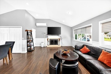 Welcome to this beautifully maintained 3-bedroom, 2-full-bath - photo 3