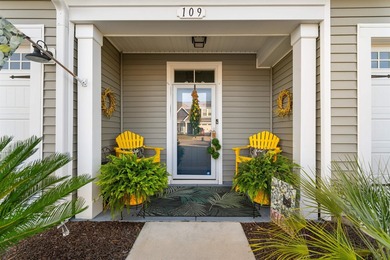 This beautiful, well maintained, three bedroom, 2.5 bathroom - photo 1
