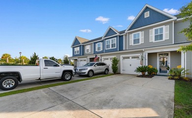 This beautiful, well maintained, three bedroom, 2.5 bathroom - photo 2