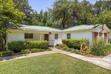 Waterfront Estate - New Year New Price 
This 2B 1B property