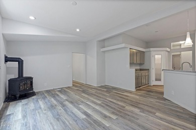 Welcome to this spacious and versatile 2,500 sqft home tucked - photo 11