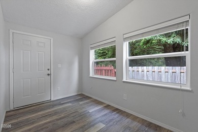 Welcome to this spacious and versatile 2,500 sqft home tucked - photo 13