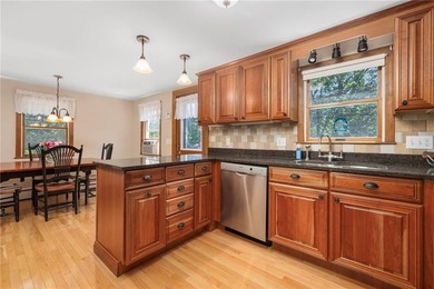 Well maintained raised ranch in the heart of North Kingstown - photo 3