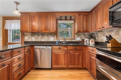 Well maintained raised ranch in the heart of North Kingstown - photo 4