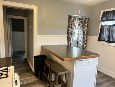 No Flood Zone/ Detached Garage/ Just 1 milet to the beach! Don't - photo 19