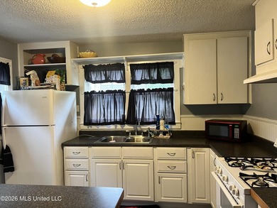 No Flood Zone/ Detached Garage/ Just 1 milet to the beach! Don't - photo 20