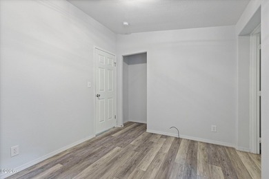 Welcome to this spacious and versatile 2,500 sqft home tucked - photo 23