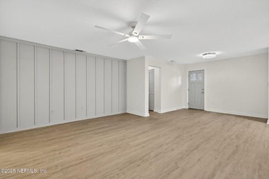 Modern condo living in classic Colonial Point, a riverfront - photo 4