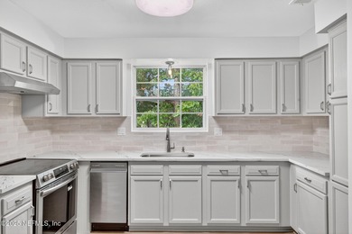 Modern condo living in classic Colonial Point, a riverfront - photo 8