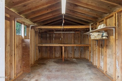 Welcome to this spacious and versatile 2,500 sqft home tucked - photo 37
