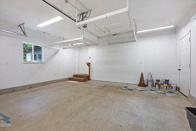 Welcome to this spacious and versatile 2,500 sqft home tucked - photo 39