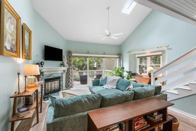 Bright and sunny end unit townhouse with high ceilings, large - photo 4