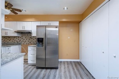 Rare detached condo living near the lake offering the simplicity - photo 14