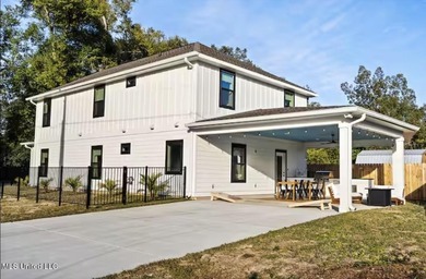 Extra, Extra Fabulous! This stunning 5-bedroom, 3-bath home is - photo 30