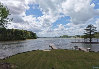 Deals on Weiss Lake don't have to be as rare as a Big Foot - photo 1