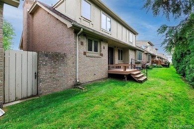 Rare detached condo living near the lake offering the simplicity - photo 31