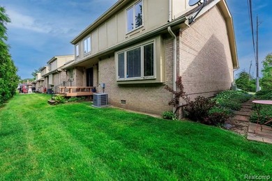 Rare detached condo living near the lake offering the simplicity - photo 32