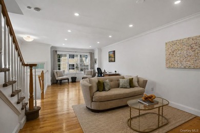 Turn-Key, Bright End Unit Townhome with private garage - Just a - photo 2