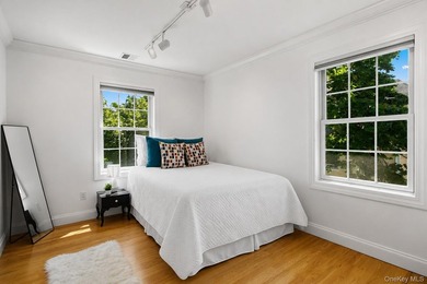 Turn-Key, Bright End Unit Townhome with private garage - Just a - photo 8