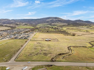 Ideally located in East Medford directly across from Centennial - photo 3