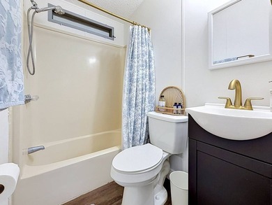 Beautiful and well maintained 2-bedroom, 2-bath manufactured - photo 19