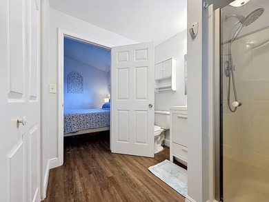 Beautiful and well maintained 2-bedroom, 2-bath manufactured - photo 20