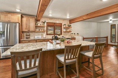 Lakefront, lake view, boat slip available and meticulously - photo 7