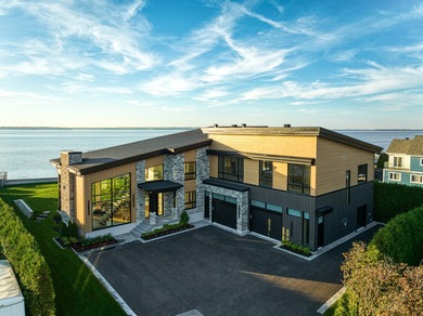  Townhome/Townhouse For Sale in Pointe-Calumet 